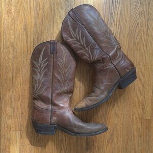 Brown Leather Men’s Western Boots - Classic Cowboy Style size 9.5 9 1/2. 👀